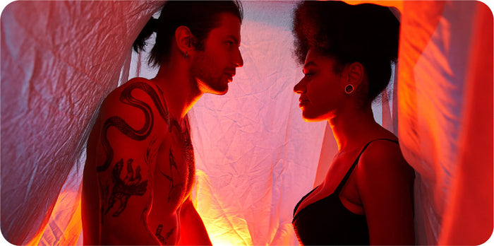 Confident couple embracing, symbolizing natural ways to delay male ejaculation and boost sexual well‑being.