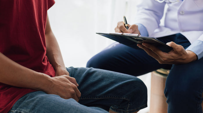 man in the doctor to treat phimosis